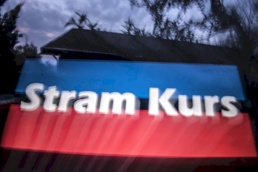 Stram Kurs demonstrerede midt i muslimsk barne-begravelse