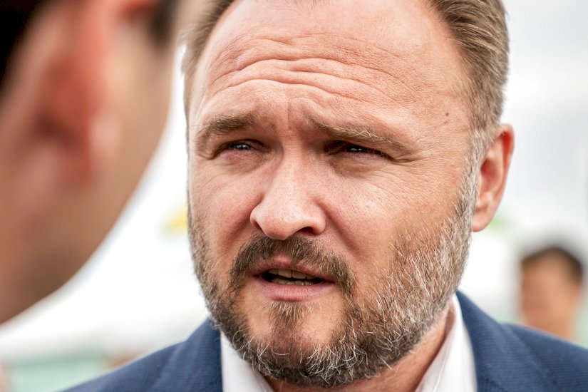 Minister får advarsel: Du har to uger
