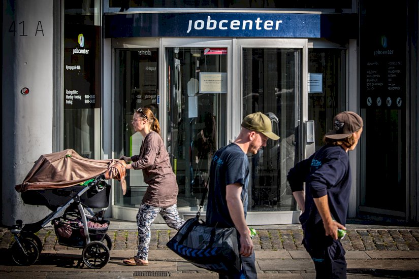 FotoBenteJ__ger--23_jobcenter_barnevogn