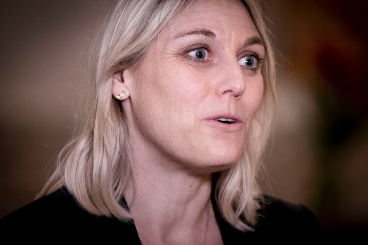 20201209-135315-L-1920x1280we