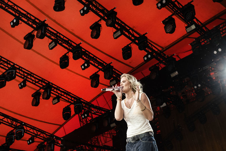 Første kvinde siden 1999 topper listen over mest solgte albums i Danmark i 2025